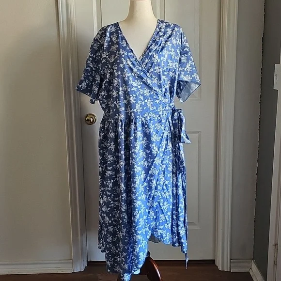 SHEIN Ditzy Wrap Dress - Picture 2 of 9